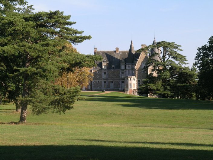 Chateau de courtelain overview